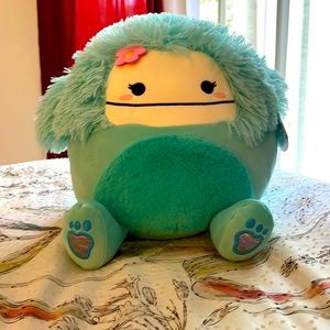 Joelle The Bigfoot Squishmallow!